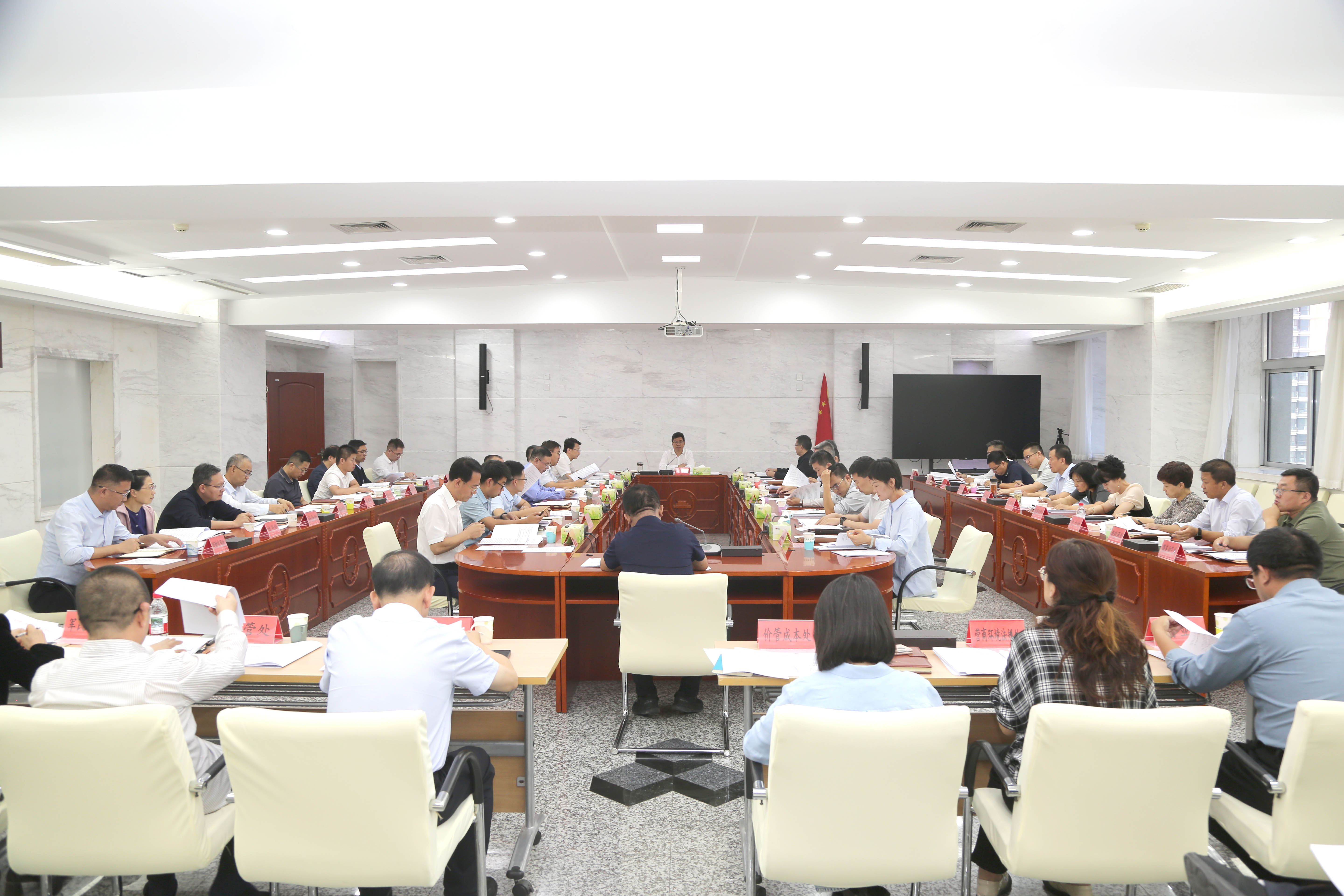 吾爱白菜
召开党组会议 传达学习习近平总书记重要指示精神 强调以“五个坚持”为抓手 推进作风建...